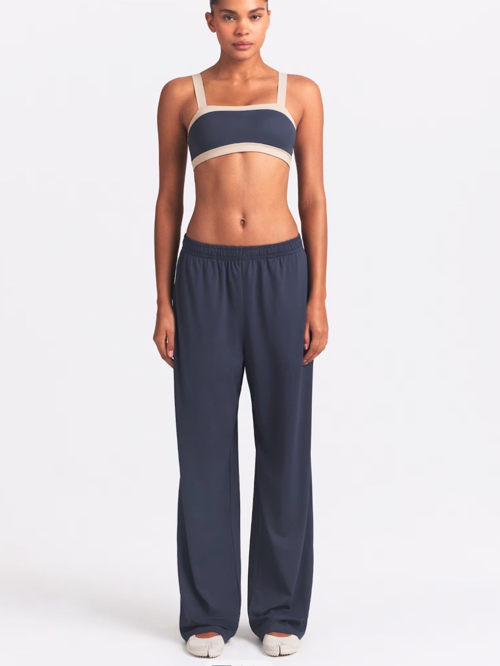 NikeSKIMS Airy Track Pant - Picture 6 of 9